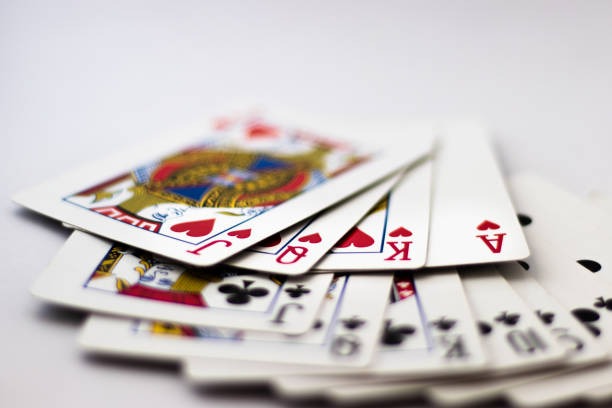 Live dealer card dealing